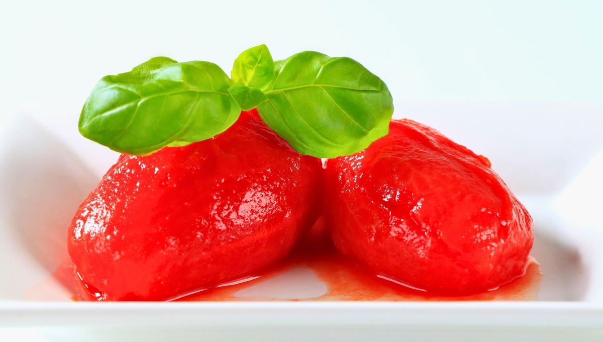 Siempre que realizamos conservas de tomate, hay algunas cuestiones importantes a tener en cuenta, como el pelado, la cocci&oacute;n y la conservaci&oacute;n.