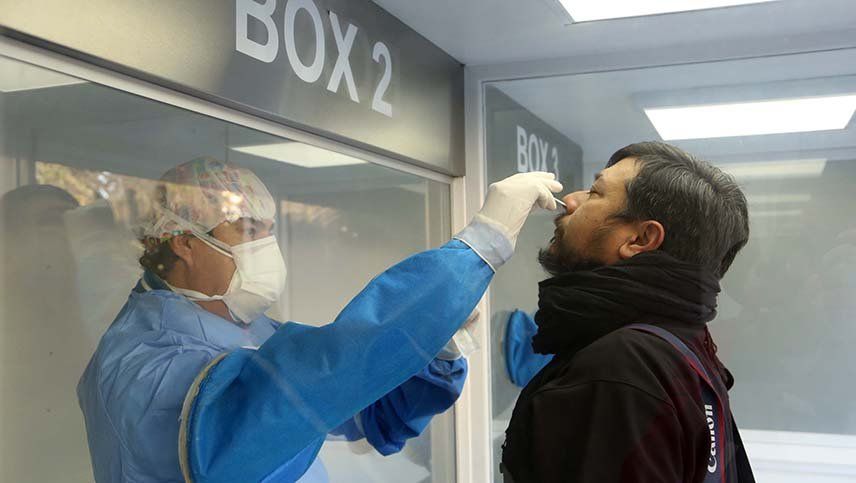 Covid: se reportaron casi la mitad de casos que la semana pasada