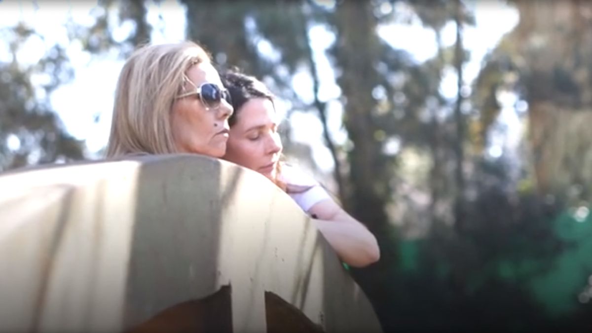 Juntas. Ana Paula pudo abrazar a su mamá verdadera, Dévora, luego de una búsqueda de casi 24 años, cuando supo que era adoptada.