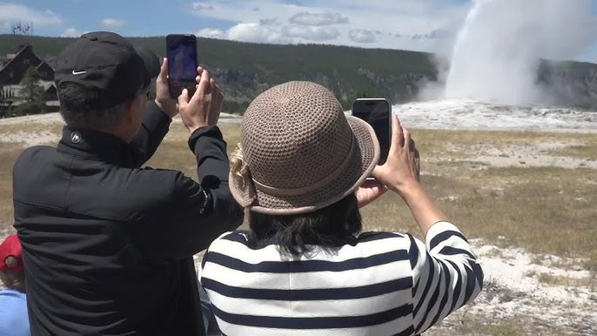 Los turistas no respetaron las reglas y fueron escrachados.