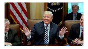 ¿Comete Trump errores en sus tuits intencionalmente?
