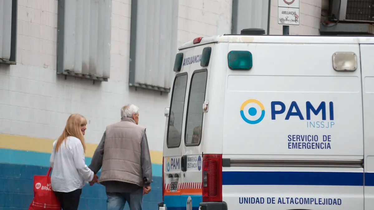 PAMI cuenta con un servicio de traslados programados en ambulancia.
