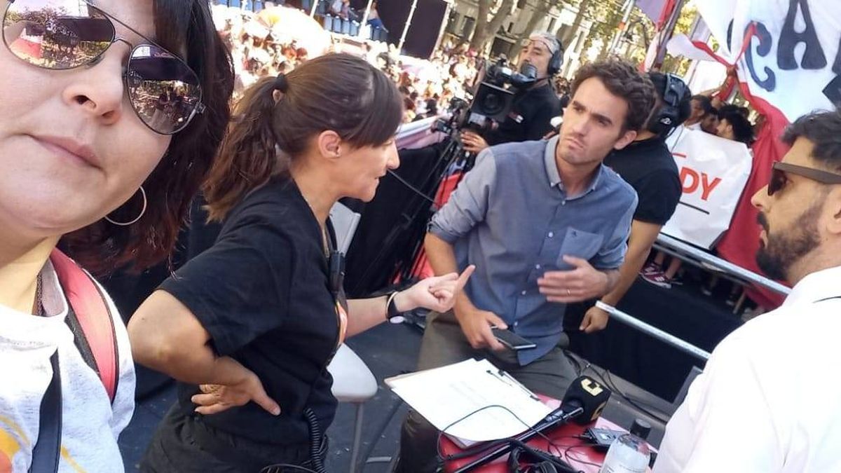 En pleno trabajo. Los jurados, como ella, deberán evaluar online y el festival tendrá lugar en mayo. En pleno trabajo. Los jurados, como ella, deberán evaluar online y el festival tendrá lugar en mayo.