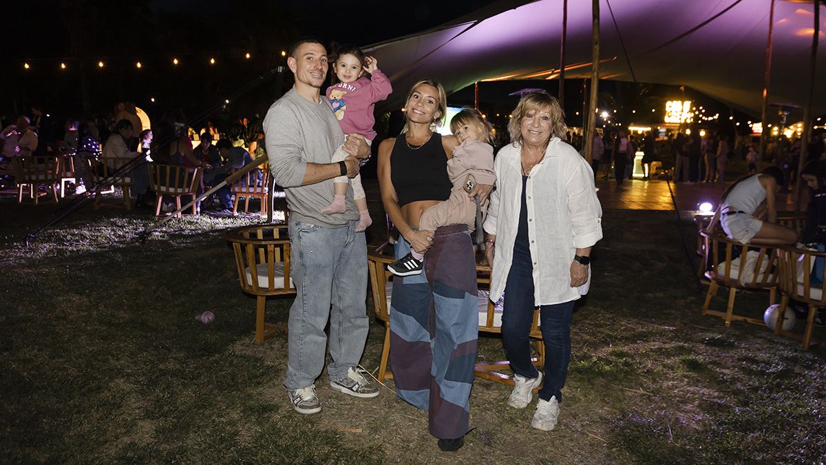 En familia. Agustín Vila y Barbarita Vila disfrutaron del Primavera Sunset junto a sus peques y su madre Cuqui Martínez. En familia. Agustín Vila y Barbarita Vila disfrutaron del Primavera Sunset junto a sus peques y su madre Cuqui Martínez.