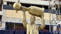 Esta es la estatua de Marcelo Gallardo que provocó polémica.
