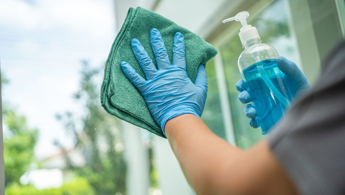 Limpiar vidrios. Limpiar vidrios.