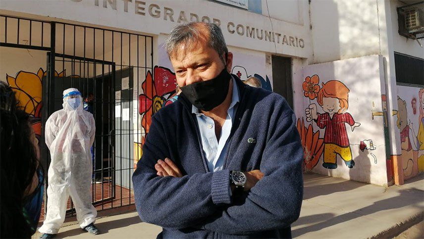 Fue aislado por precaución el subsecretario de Salud, Oscar Sagás