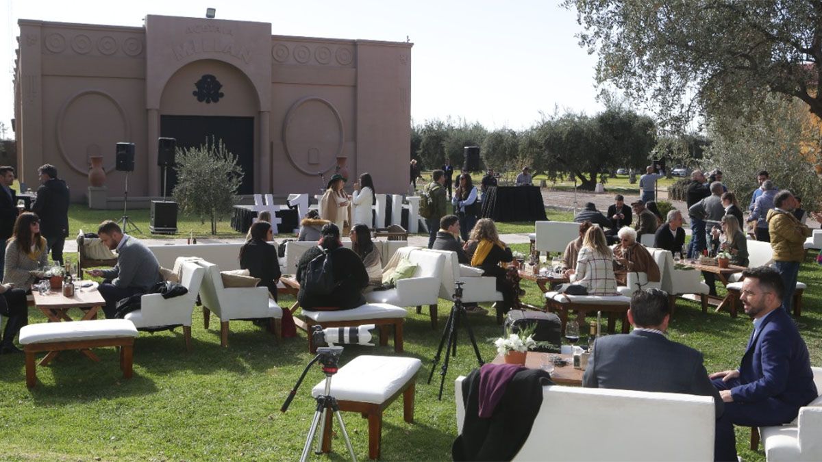 La Olivícola Laur consiguió la licencia Marca País y sumó como nuevo embajador al Masterchef Christophe Krywonis.