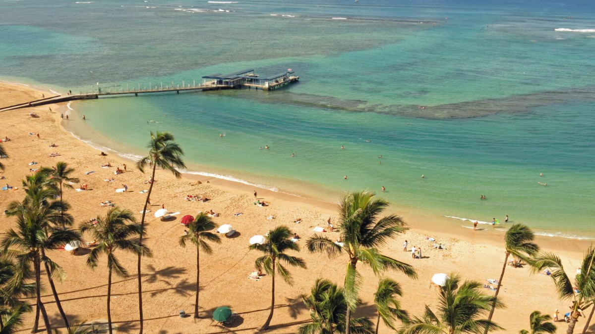 La playa Duke Kahanamoku, ubicada en la isla de Oahu, se destaca como la mejor playa de Estados Unidos. La playa Duke Kahanamoku, ubicada en la isla de Oahu, se destaca como la mejor playa de Estados Unidos.