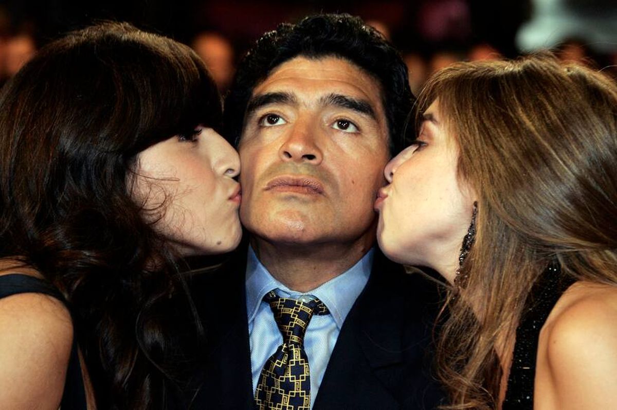 Las hijas de Diego Maradona salieron a bancarlo, una vez m&aacute;s.