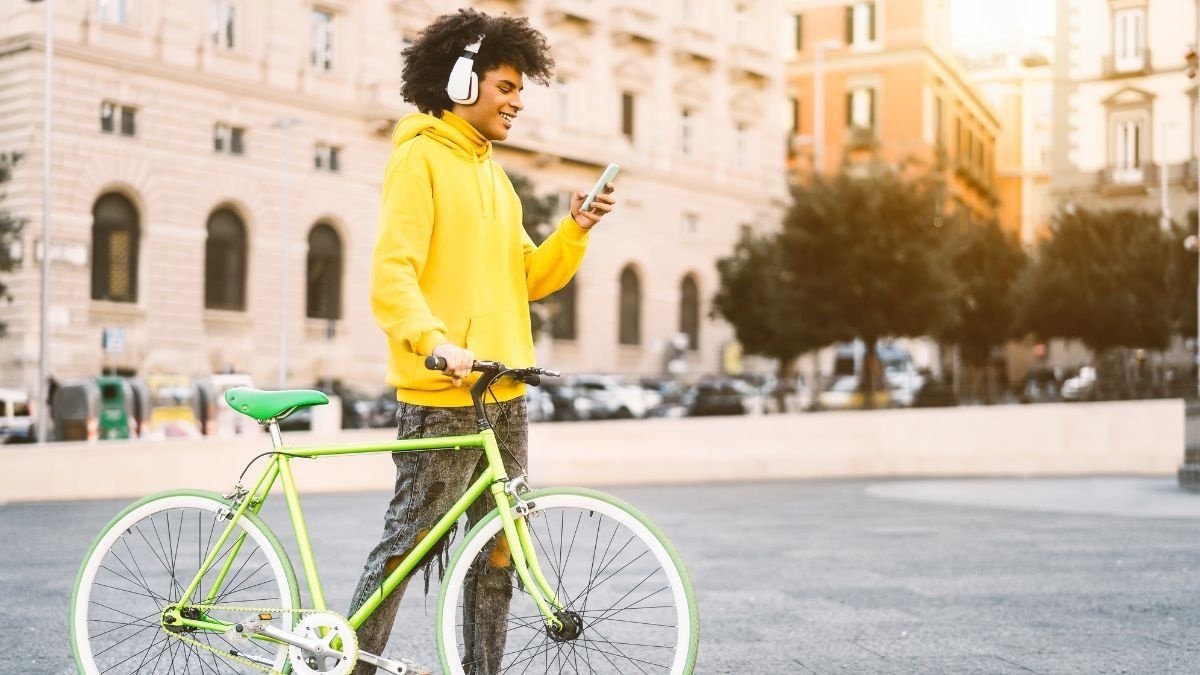 La grave multa por circular en bicicleta con auriculares.