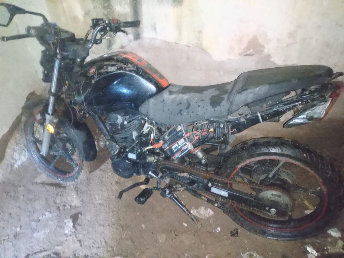 Tras el robo en Guaymallén, la Policía también encontró una moto en poder de los delincuentes que tenía pedido como sustraída. Tras el robo en Guaymallén, la Policía también encontró una moto en poder de los delincuentes que tenía pedido como sustraída.