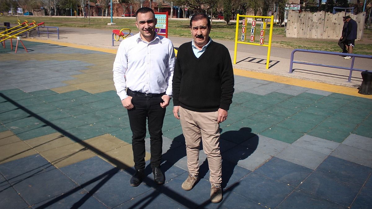 Las baldosas realizadas con neumáticos reciclados están colocadas en el espacio de juegos del parque de Benegas de Godoy Cruz. Las baldosas realizadas con neumáticos reciclados están colocadas en el espacio de juegos del parque de Benegas de Godoy Cruz.