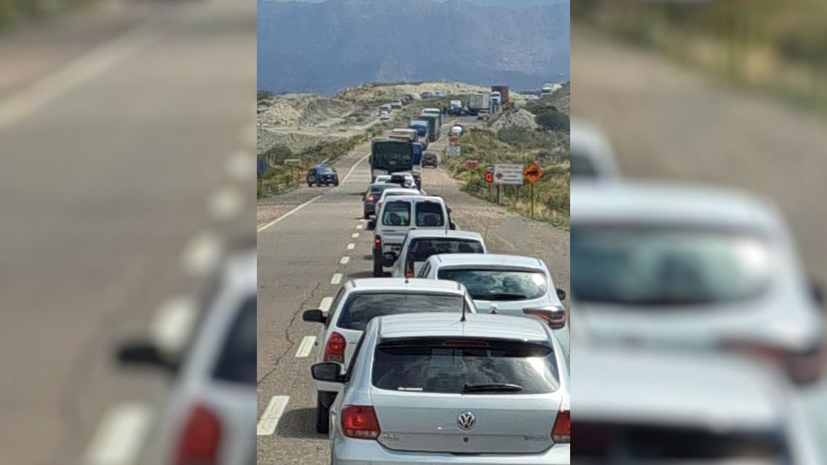 Caos en el tránsito por el accidente en Agua de las Avispas, sobre la Ruta 7. Caos en el tránsito por el accidente en Agua de las Avispas, sobre la Ruta 7.