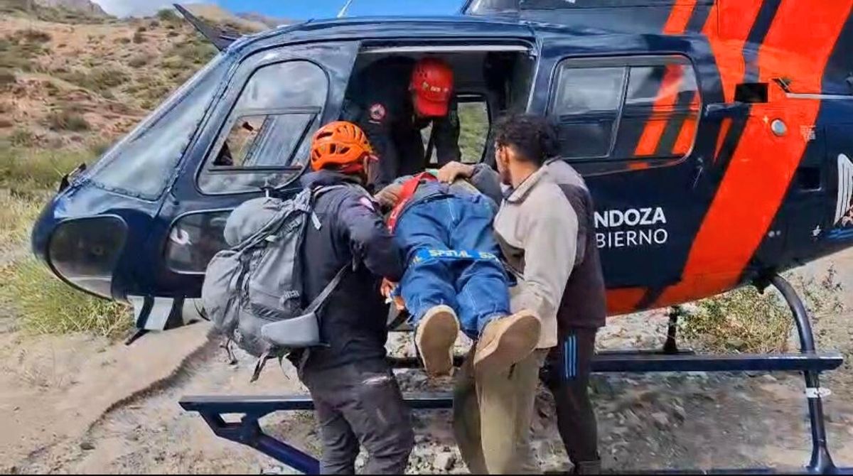 El hombre de 57 años fue rescatado en helicóptero tras caer de su caballo en Potrerillos.