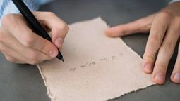 Atrae el amor a tu vida con este ritual usando solo una hoja de papel