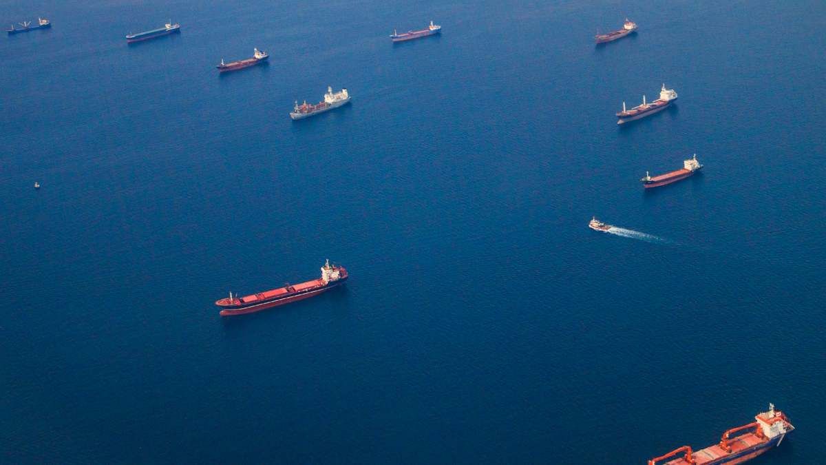Los barcos expertos en escapes que tienen en vilo a las potencias marítimas mundiales