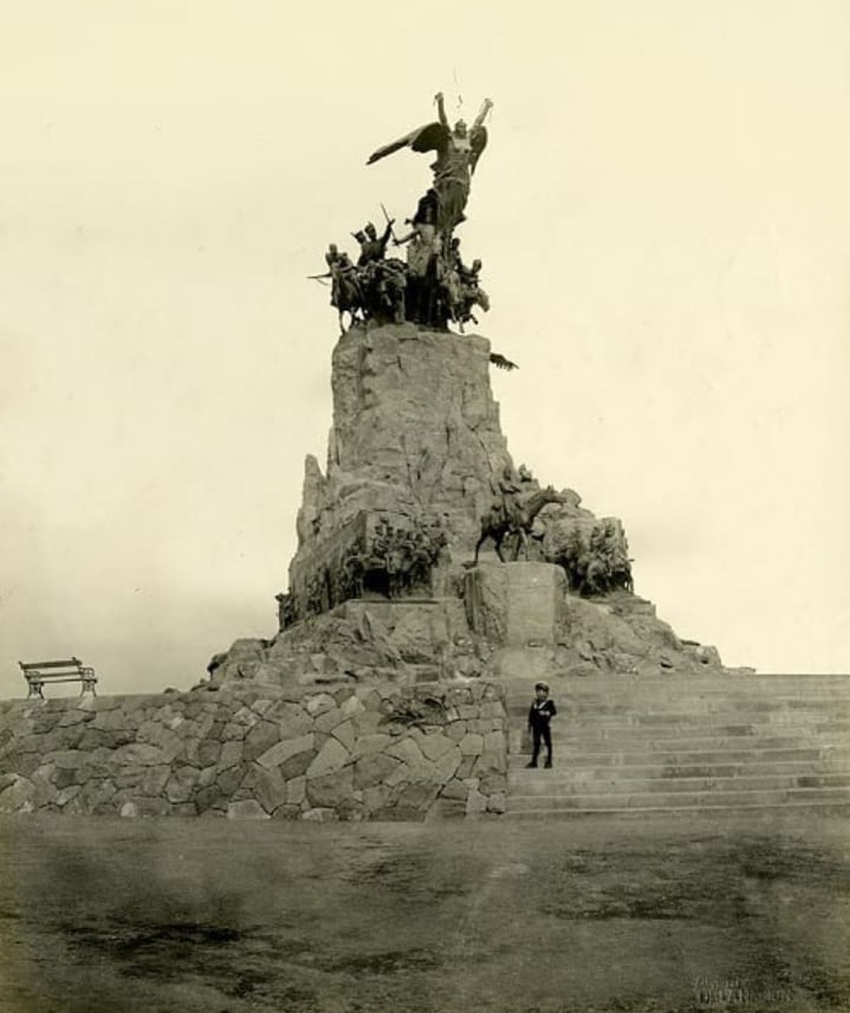 Monumento al Ejercito de Los Andes, fotografía tomada en 1925.