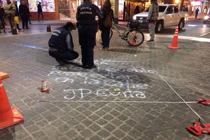 Un fiscal mandó a la policía a peritar grafitis de la marcha contra la reforma militar