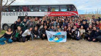 Cientos de militantes kirchneristas salieron desde Mendoza para marchar por Cristina