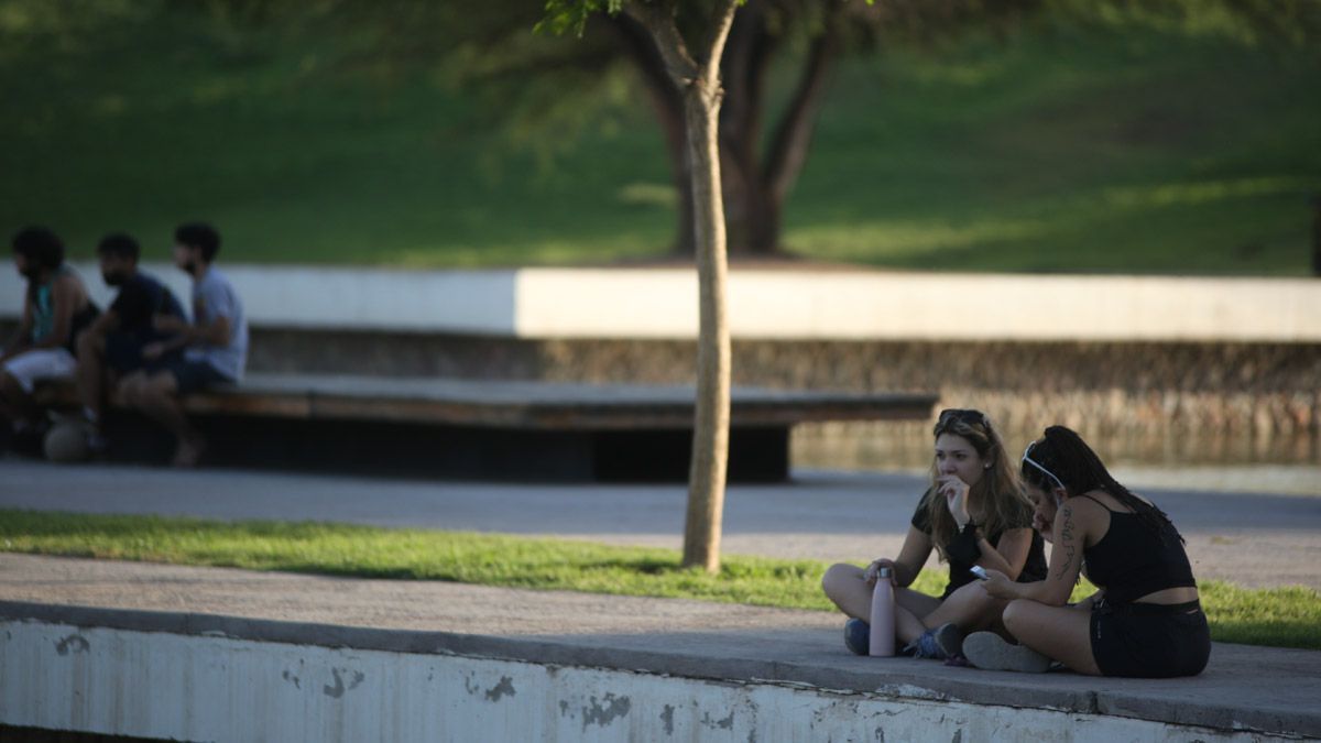 Para este domingo se espera una jornada algo fresca, algo nublado (nubosidad parcial) y vientos leves.