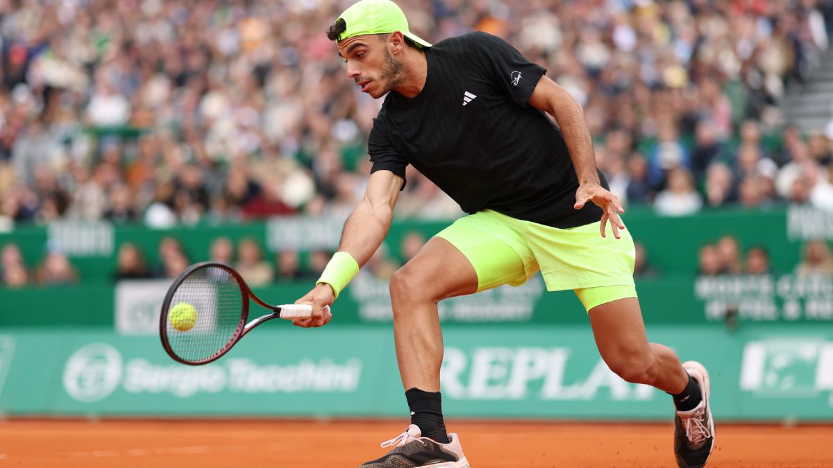 Francisco Cerúndolo no pudo sostener el buen inicio y cayó ante Carlos Alcaraz en la segunda ronda del Masters de Montecarlo.