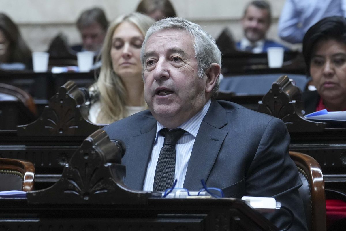 Julio Cobos y otros 11 diputados asistieron a la sesión en la que iban a interpelar a 3 funcionarios