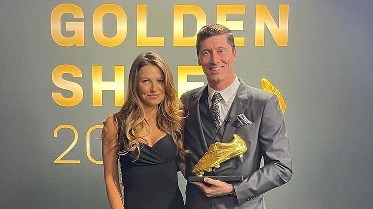 Lewandowski recibi el Bot n de Oro y admiti el inter s de un