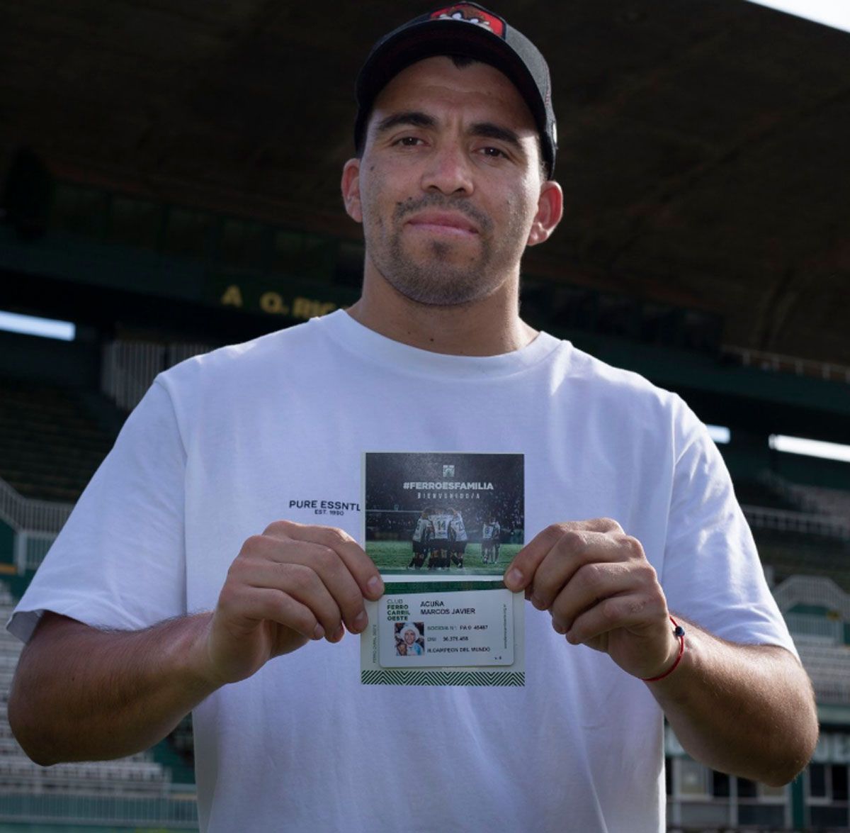Acuña ya tiene su carnet honorario de Ferro