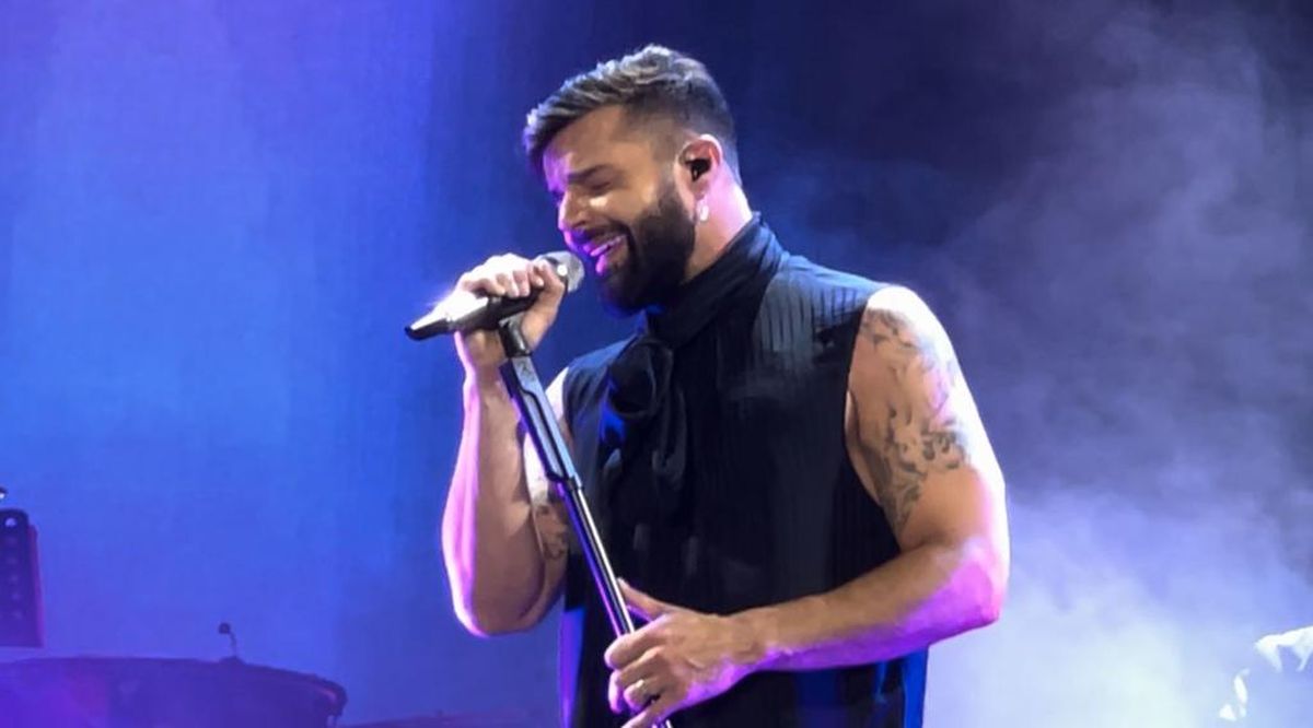 Ricky hizo un repaso por sus hits más conocidos "La bomba", “Volverás”, “Fuego de Noche, Nieve de Día”, “Vente Pa Ca” y hasta "La Copa de la Vida".