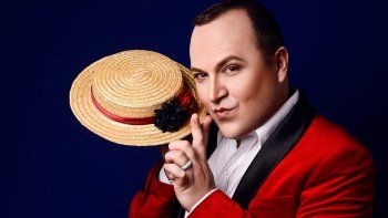 Adrián Sorrentino presenta Nochecitas de Cabaret