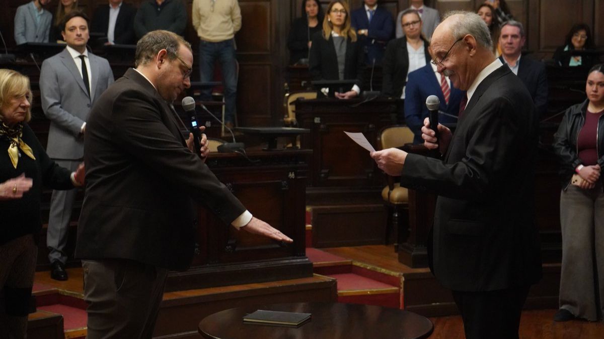 Lucas Ilardo (FP), con su estilo característico, ironizó sobre los halagos recibidos por Lombardi y acompañó la decisión dándole "la oportunidad de conocerlo" en esta nueva etapa. Lucas Ilardo (FP), con su estilo característico, ironizó sobre los halagos recibidos por Lombardi y acompañó la decisión dándole "la oportunidad de conocerlo" en esta nueva etapa.