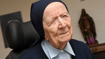 La hermana André, la monja de 117 años que logró vencer el coronavirus, desafiando toda lógica científica. Vive en una residencia de Toulon, en el sur de Francia