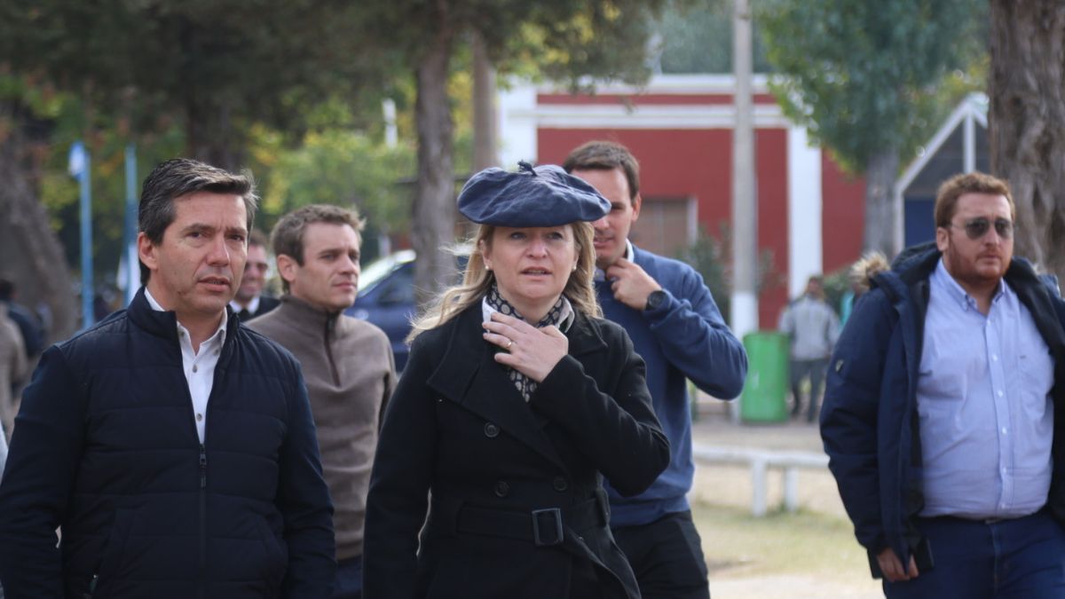 Entre otras personalidades, la vicegoberandora Hebe Casado y el presidente de la Cámara de Diputados, Andrés Lombardi, estuvieron presentes en el sur. Entre otras personalidades, la vicegoberandora Hebe Casado y el presidente de la Cámara de Diputados, Andrés Lombardi, estuvieron presentes en el sur.
