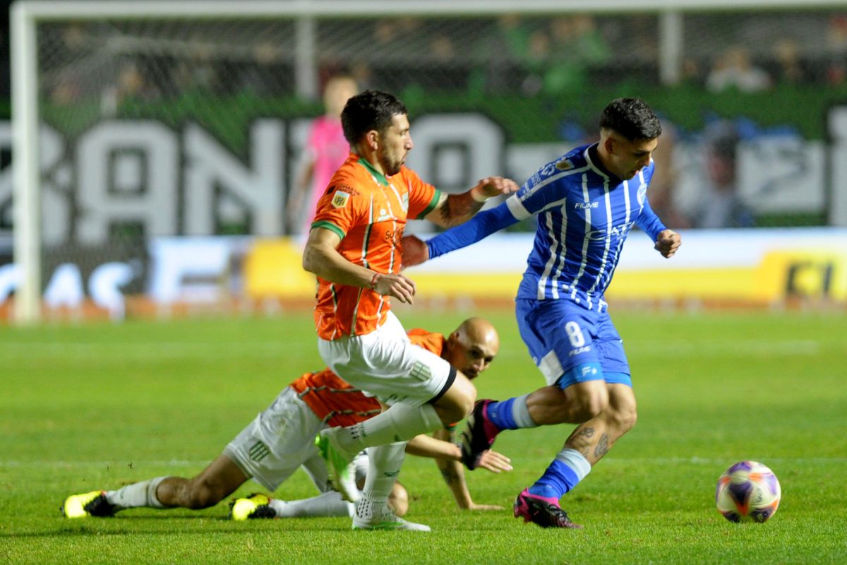 Godoy Cruz perdió con Banfield y los jugadores salieron a criticar a los arbitrajes Godoy Cruz perdió con Banfield y los jugadores salieron a criticar a los arbitrajes