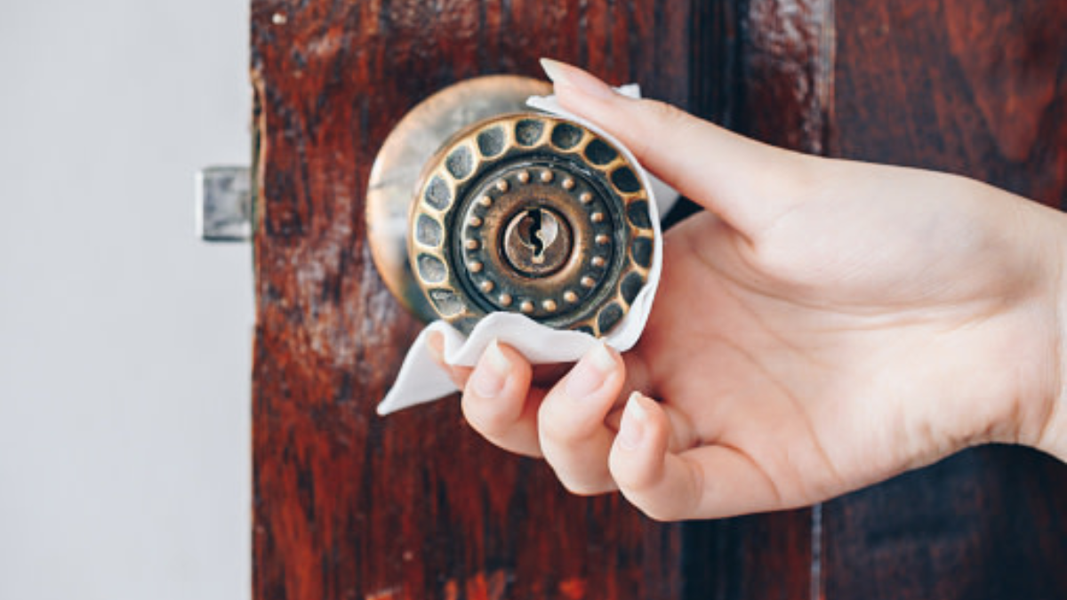 Si deseas renovar y darles brillo a todos tus elementos de bronce, no puedes dejar de aplicar este truco de limpieza. Si deseas renovar y darles brillo a todos tus elementos de bronce, no puedes dejar de aplicar este truco de limpieza.