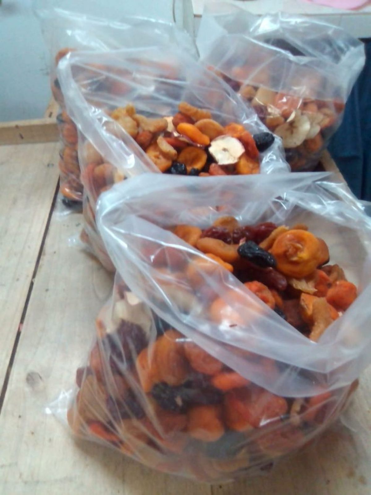 Las raciones de comidas incluyen frutas. Y una parte de las de desayunos y meriendas también.