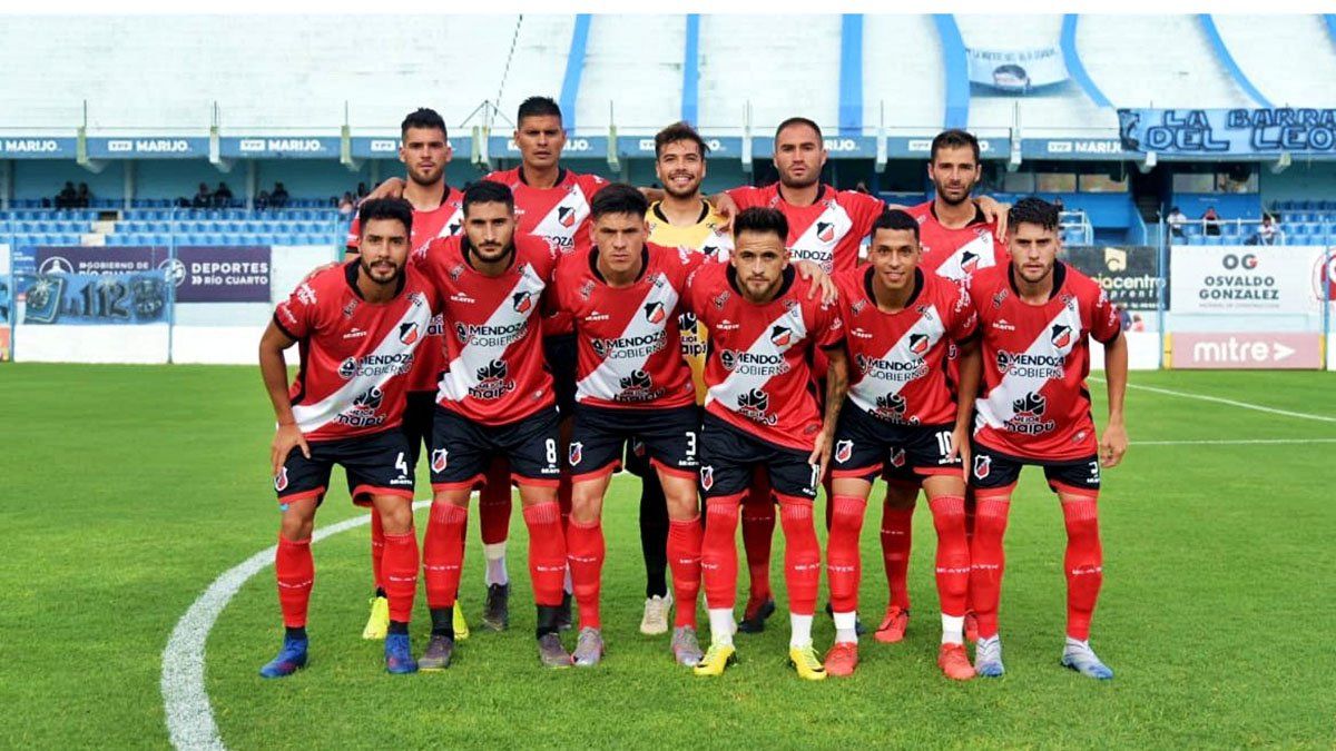 La formación del Deportivo Maipú que debutó en Río Cuarto ante Estudiantes.