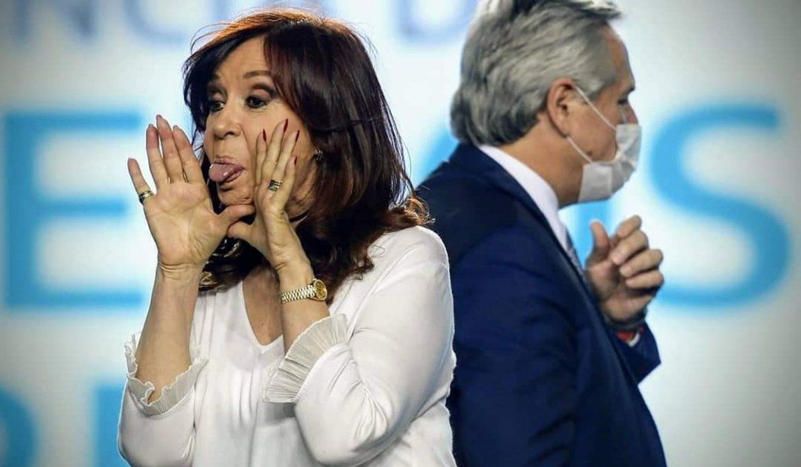 A quién le saca la lengua Cristina Kirchner. 