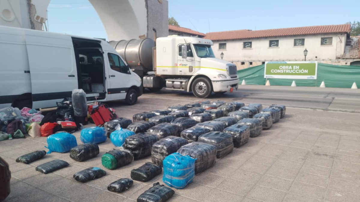 Parte de la mercadería secuestrada. Parte de la mercadería secuestrada.