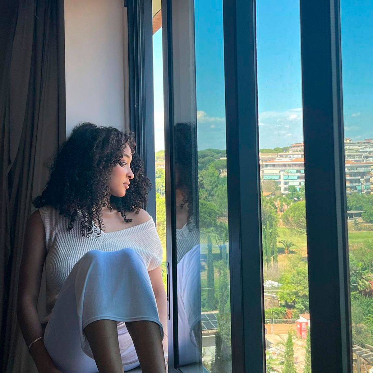 En 2015, Sennia Nanua apareció en el cortometraje británico Beverley. En 2015, Sennia Nanua apareció en el cortometraje británico Beverley.