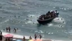 asi llego un grupo de inmigrantes por el mar al sur de espana