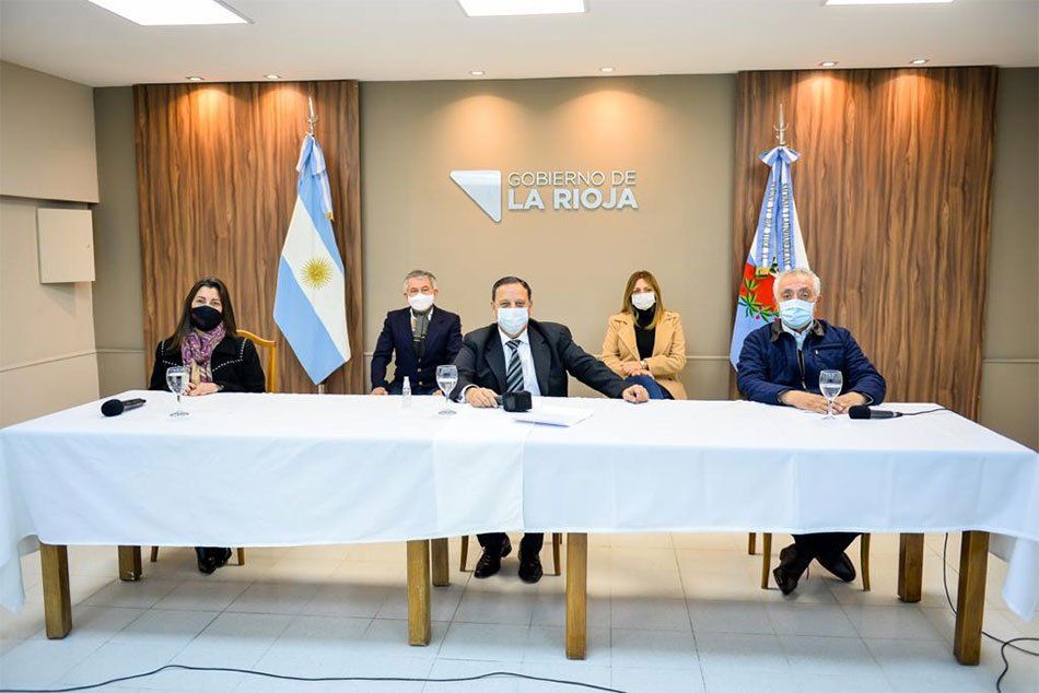 El gobernador de La Rioja dio negativo y afirmó que la sociedad se contagió de egoísmo