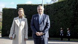 El Presidente encabezó el izamiento de la bandera nacional por el 25 de Mayo en Olivos