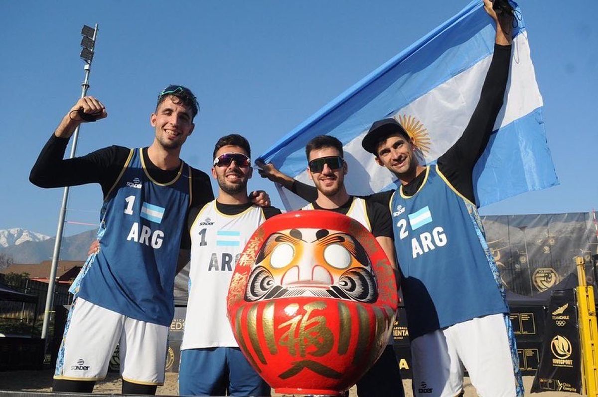 Los integrantes del equipo argentino que lograron la clasificación del beach vóley a los Juegos Olímpicos.