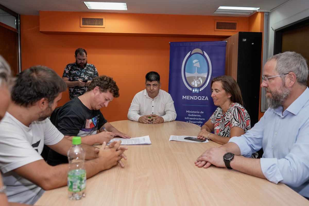 Este martes fue el turno de ATE en las paritarias estatales. Este martes fue el turno de ATE en las paritarias estatales.