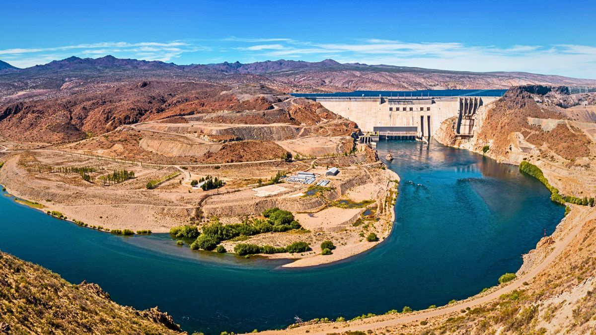 Nación concretó la privatización de las centrales hidroeléctricas del Comahue