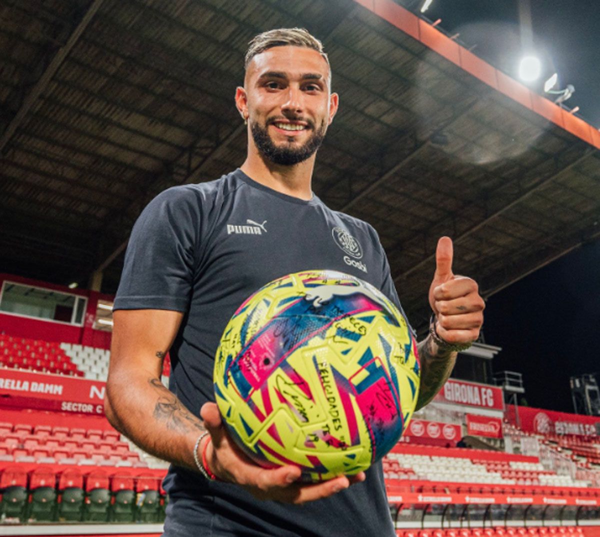 Valentín Taty Castellanos se llevó la pelota ante el Real Madrid