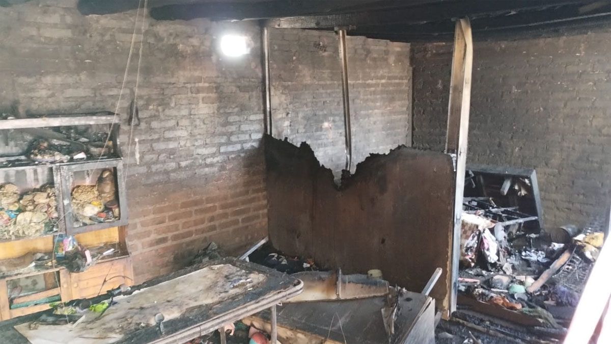 Valeria, de 32 años, y sus hijos de 4 y 8 años, se quedaron sin nada y necesitan ayuda de todo tipo. Valeria, de 32 años, y sus hijos de 4 y 8 años, se quedaron sin nada y necesitan ayuda de todo tipo.