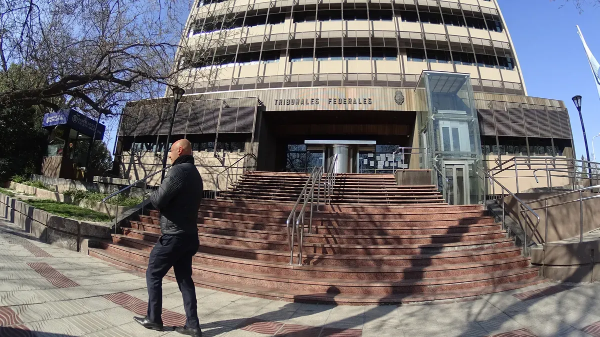 En los tribunales federales de Mendoza comenzará el juicio oral y público de las causas Ocampo y acumuladas.
